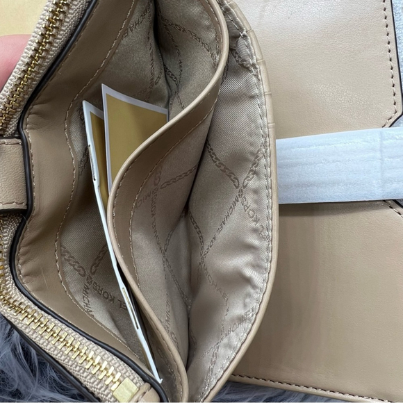 Michael Kors DoubleZip Wallet Wristlet
Phone Case - Picture 8 of 11